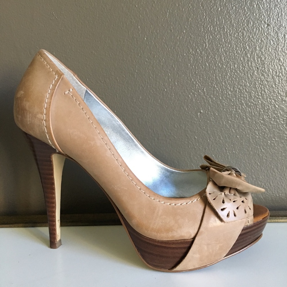 Guess Bow Platform Pumps - Size 6